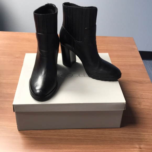 AEROSOLES Shoes - Aerosoles size 8 booties